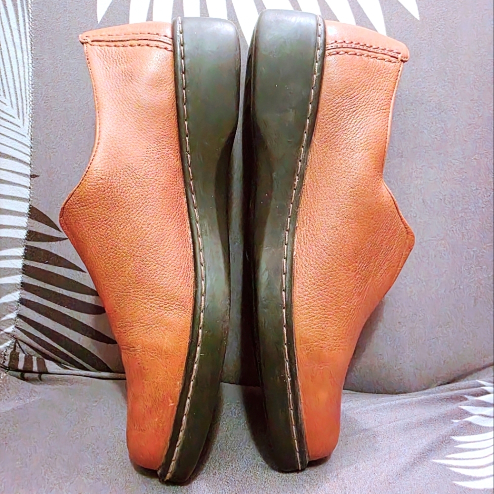 Naturalizer Brown Leather Sandals